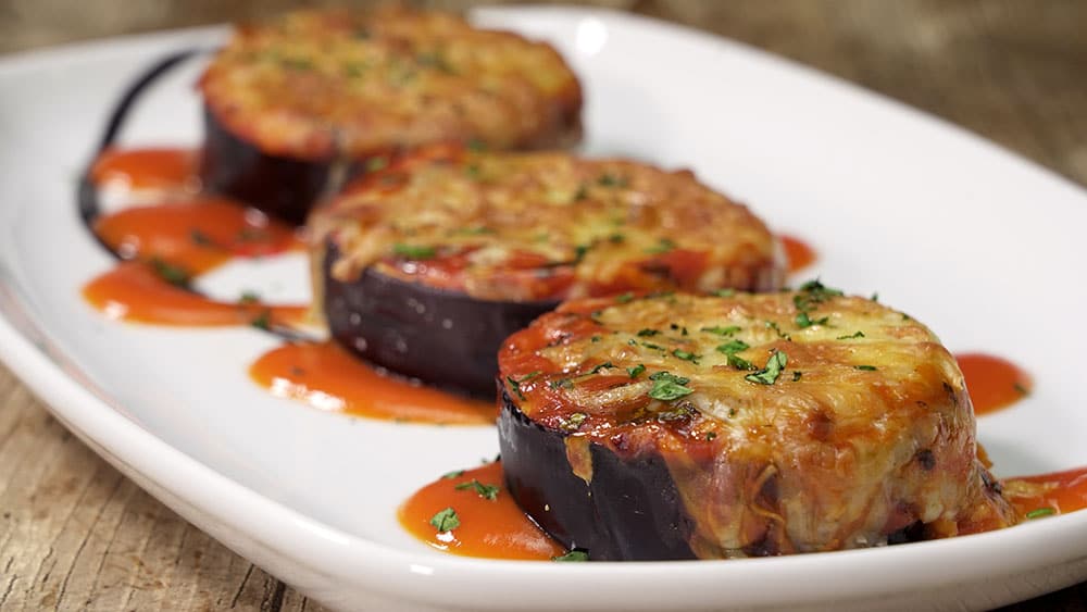 berenjenas-rellenas-al-horno-la-deliciosa-fusion-de-tomate-y-queso