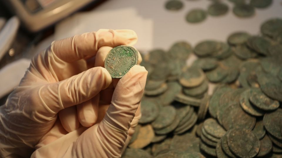 consejos-para-el-cuidado-de-monedas-antiguas-de-plata-y-romanas