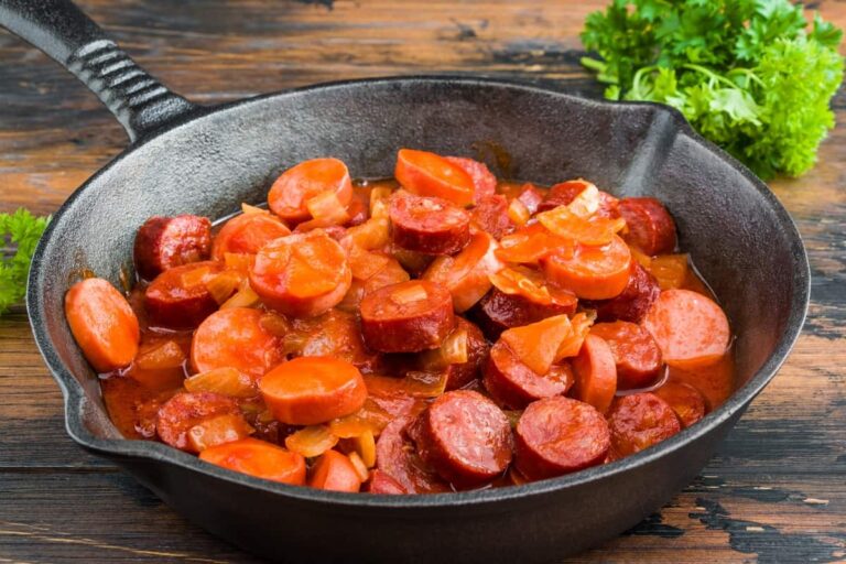 Deliciosa receta de salchichas con tomate