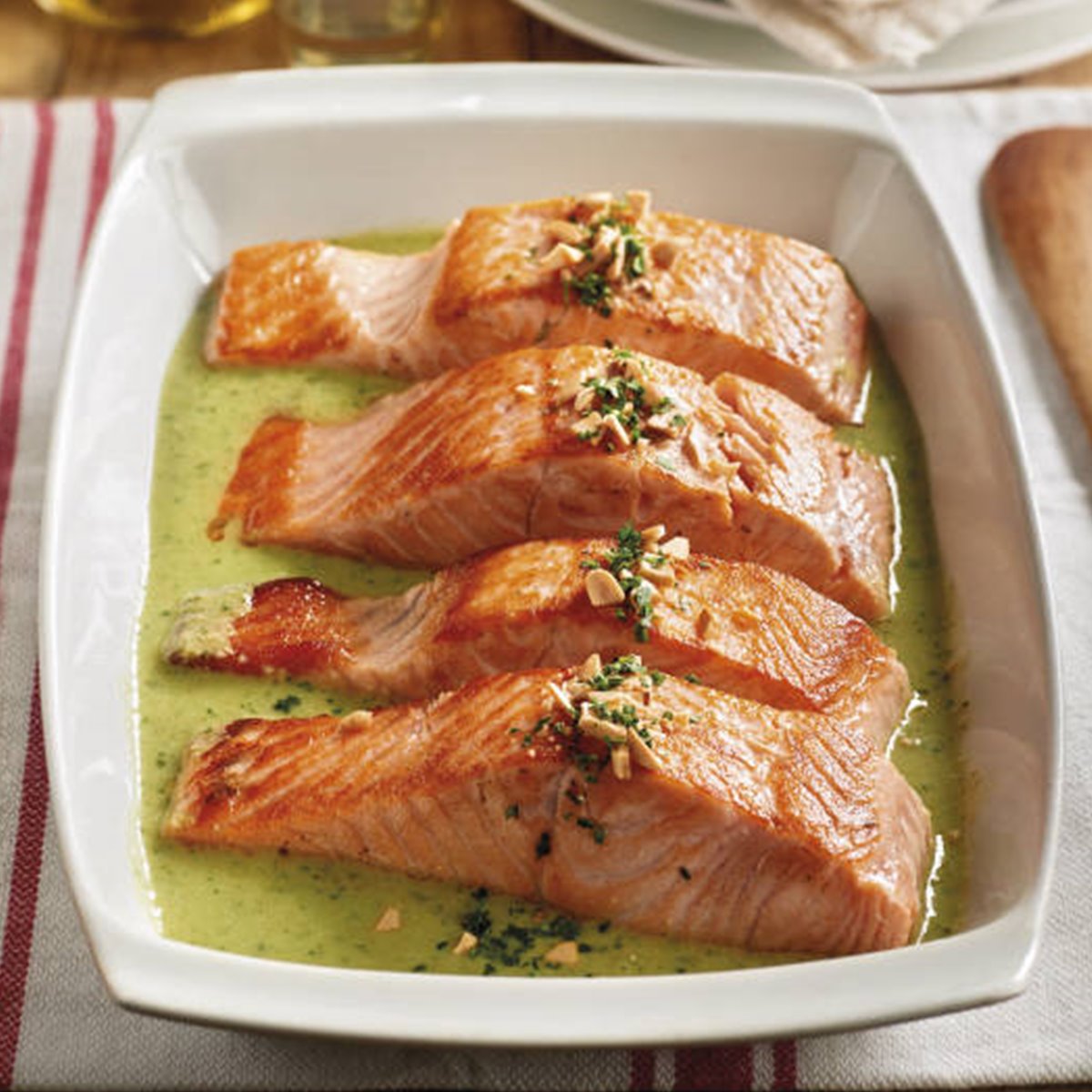 deliciosa-receta-de-salmon-en-salsa-verde