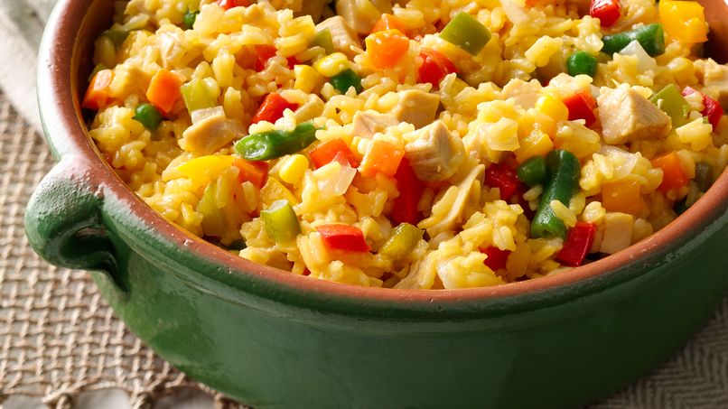 delicioso-arroz-con-pollo-y-verduras-al-estilo-tradicional