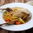 Delicioso potaje de garbanzos con acelgas al estilo Arguiñano: la receta perfecta para disfrutar de una fusión de sabores mediterráneos.,