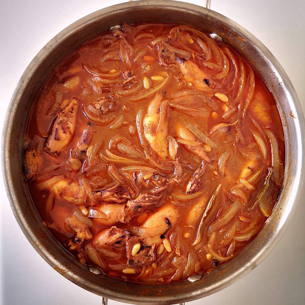 deliciosos-calamares-encebollados-con-tomate-sabor-que-te-sorprendera