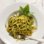 deliciosos-espaguetis-al-pesto-una-experiencia-culinaria-irresistible