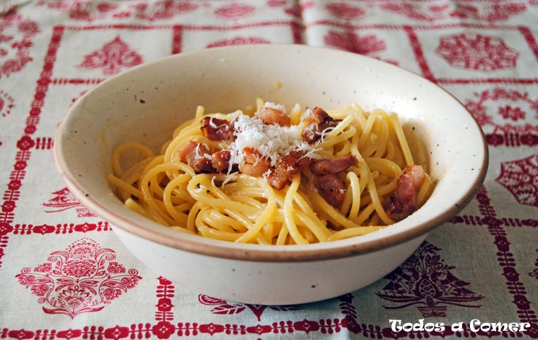 Deliciosos espaguetis carbonara con una irresistible cremosidad