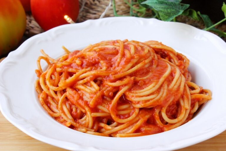 Deliciosos Espaguetis Rojos con Tomate: Una Receta Irresistible
