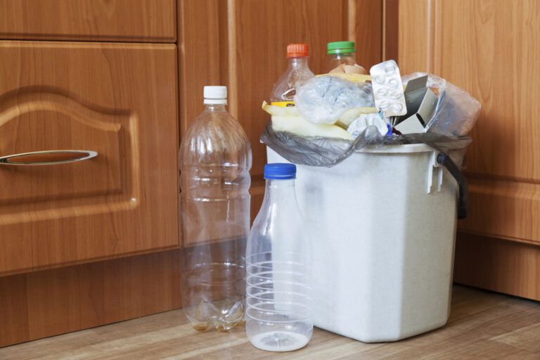 Maximiza la higiene: Desinfecta tu cesto de basura
