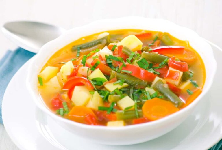 Sabrosa receta casera de sopa de verduras