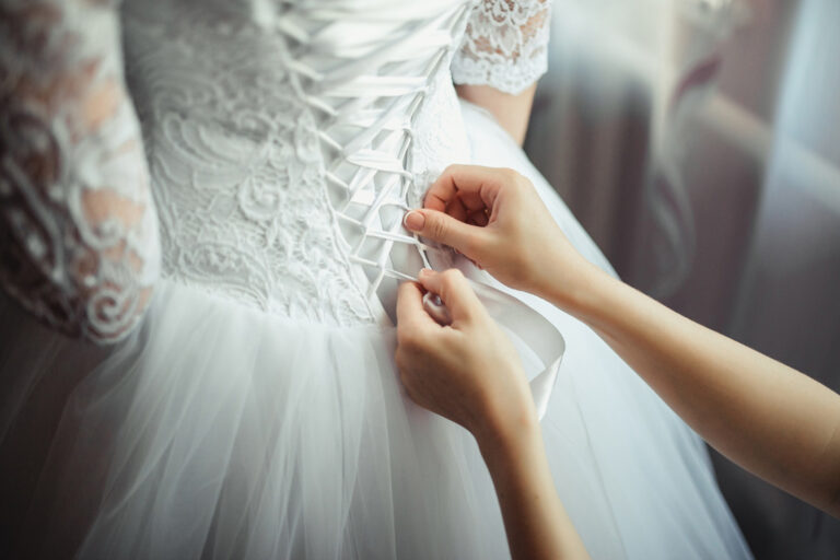 Secretos para una Limpieza Perfecta de tu Vestido de Novia en Casa