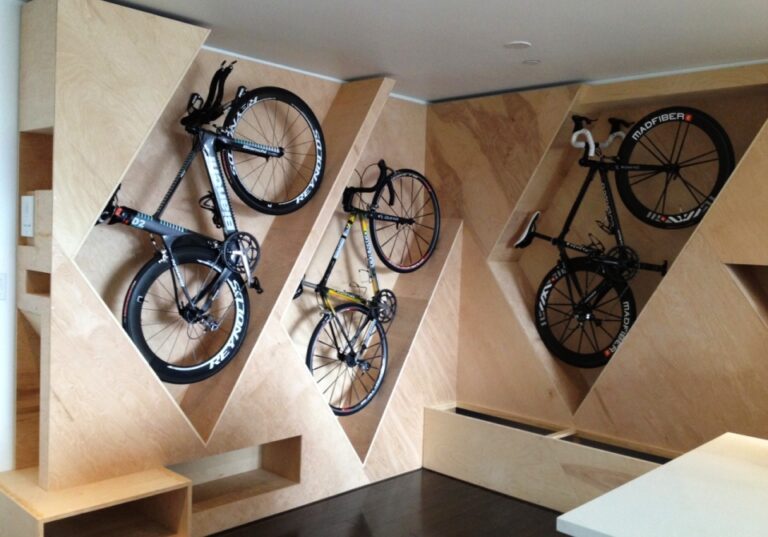 Soluciones creativas para guardar bicicletas en espacios reducidos